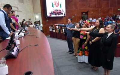 Suplentes rinden protesta como diputadas y diputado en el Congreso de Oaxaca