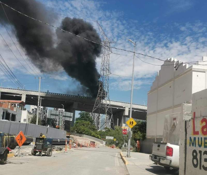 Tráiler pierde el control y ocasiona fuerte accidente en la autopista a Saltillo; reportan 4 muertos