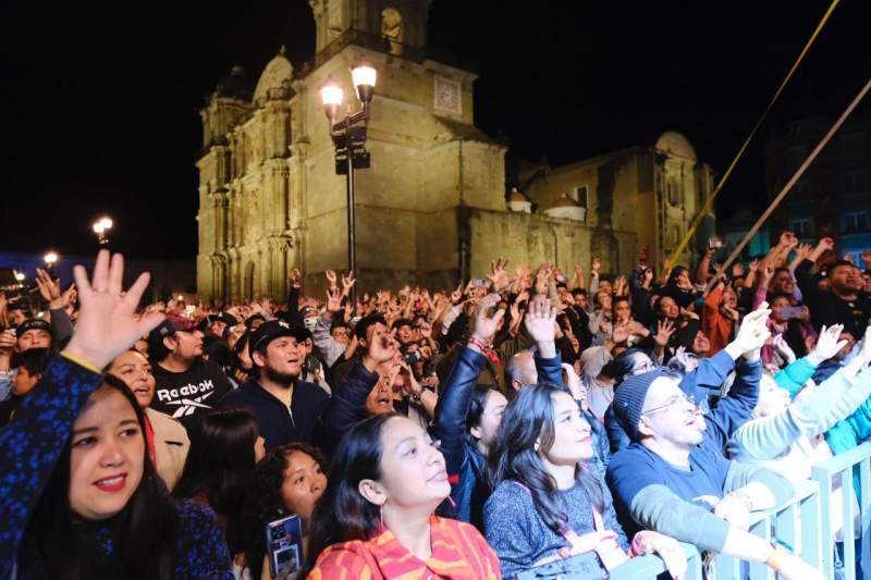 Retumba Oaxaca con Panteón Rococó, en la Fiesta más viva de todas