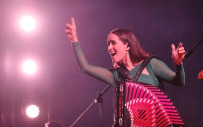 Cautiva Julieta Venegas a oaxaqueños en concierto gratuito