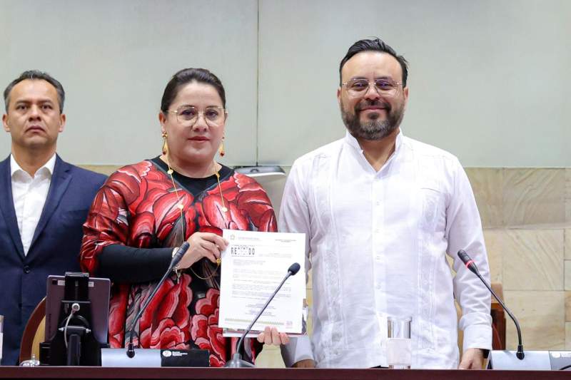 Entrega Poder Ejecutivo Segundo Informe de Gobierno al Congreso del Estado