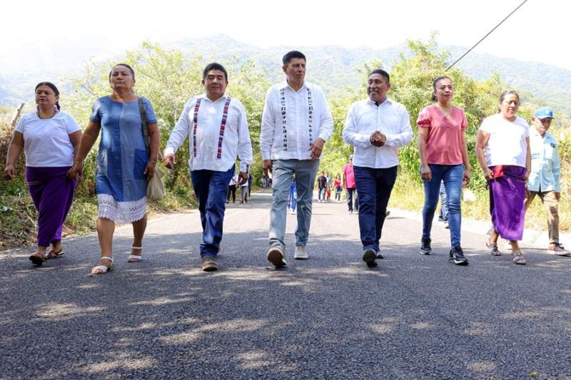 Logra la Primavera Oaxaqueña construcción de camino digno para Huamelula