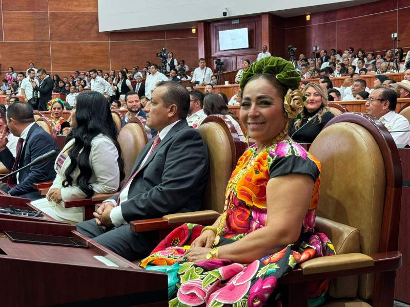 Rinde protesta la maestra Paquita como diputada de la LXVI legislatura local