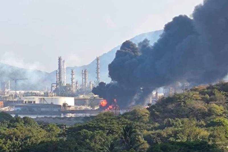 Se registra incendio en planta de Efluentes de la Refinería de Salina Cruz