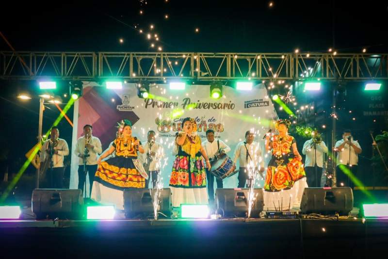 Encanto de sureñas hace vibrar al público en mágica velada musical en Juchitán