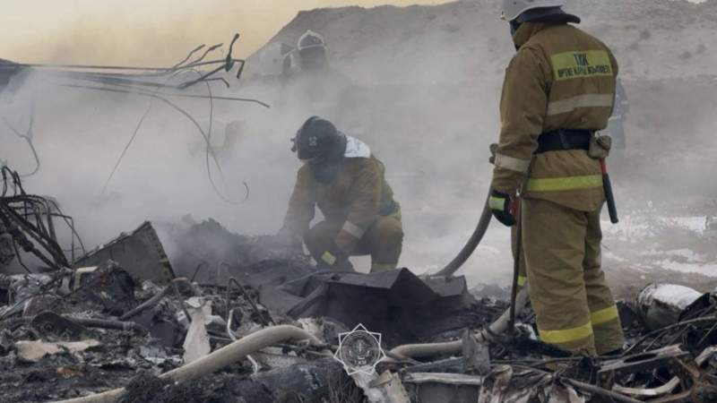 Al menos 38 muertos y 29 sobrevivientes al estrellarse avión en Kazajistán