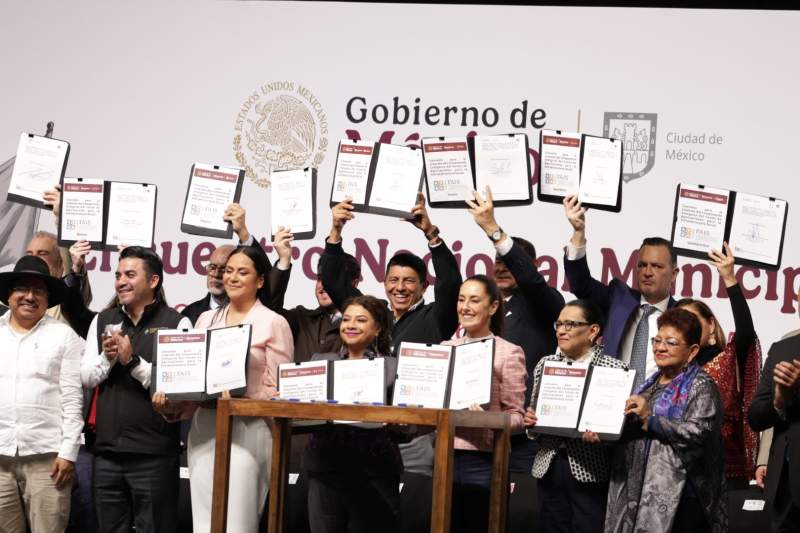 Firma Salomón Jara Cruz convenio para creación del componente indígena del FAIS destinado a obras sociales