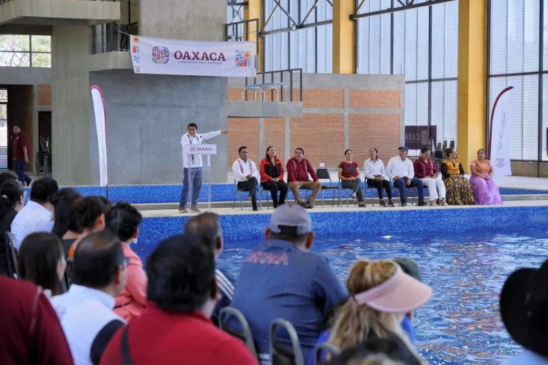 Inaugura Gobernador Salomón Jara Unidad Deportiva Cheguigo en Asunción Ixtaltepec