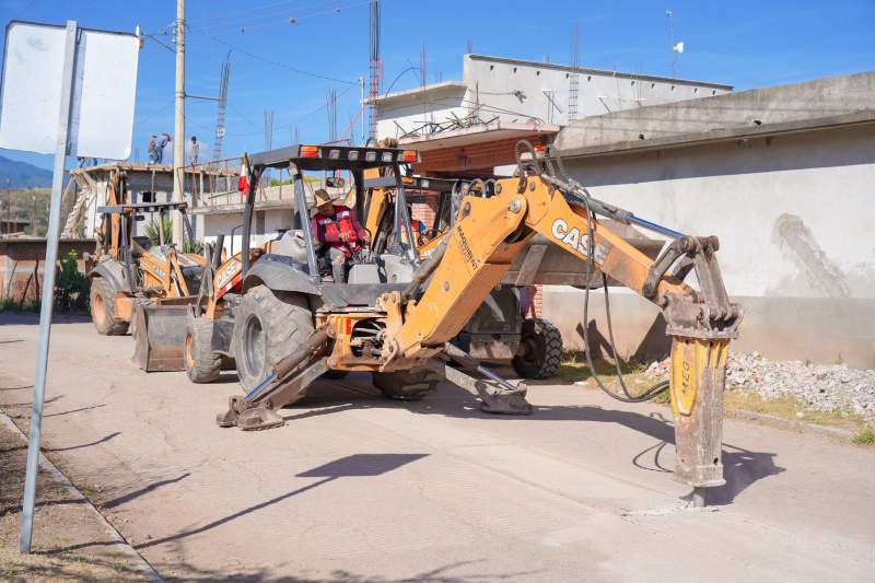 Pone en marcha Ceabien obras de infraestructura y saneamiento en San Vicente Coatlán