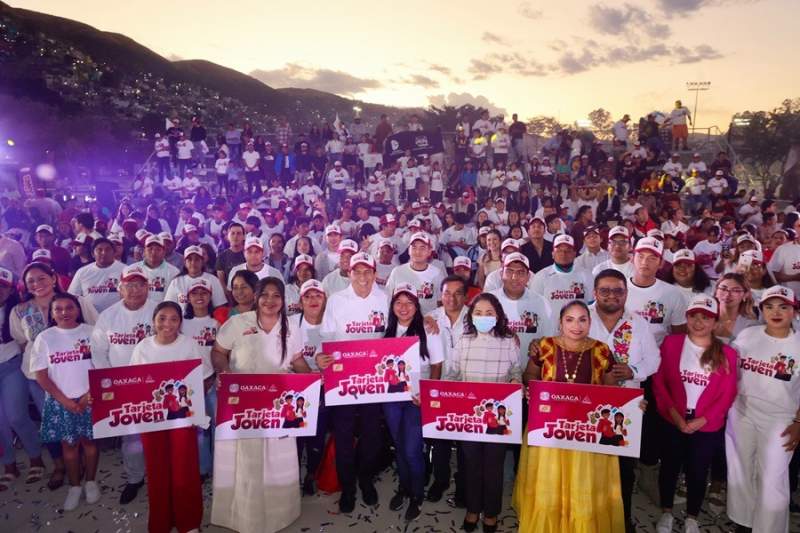 Transforma Salomón Jara al futuro de Oaxaca con Tarjeta Joven 2025