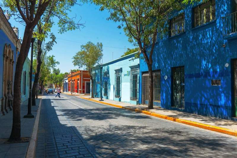 Embellecen fachadas del Centro Histórico de Oaxaca de Juárez