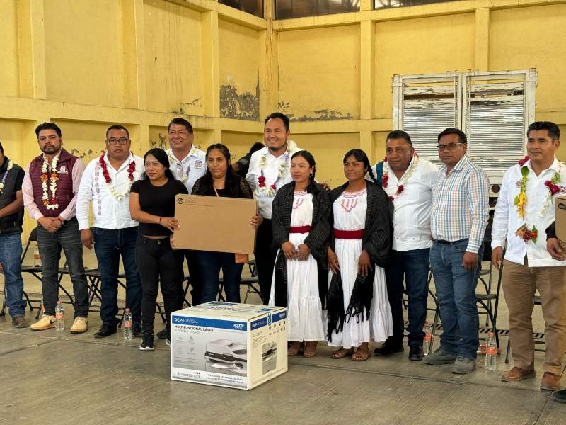 Invierte IEEPO más de 175 mdp para otorgar mobiliario y equipo tecnológico a escuelas de 260 municipios de Oaxaca