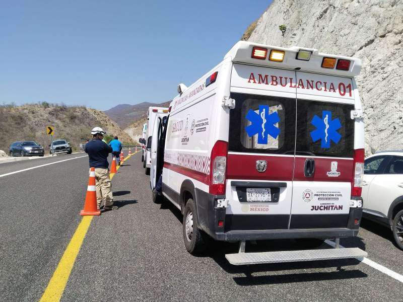 Protección Civil Juchitán atiende emergencia en la autopista Mitla-Tehuantepec