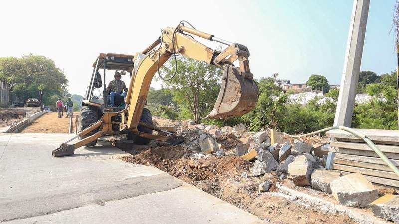 Pavimentación de la Calle Rivera del Río mejorará la circulación y reducirá el tráfico en la Primera Sección: Miguel Quetu