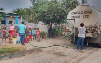 Ante desabasto, gobierno de Juchitán actúa y lleva agua a familias de la colonia Saúl Martínez y agencia Álvaro Obregón