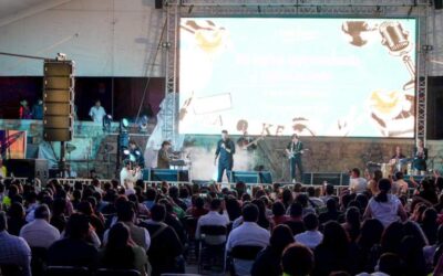 Mane de la Parra enciende la Plaza de la Danza con su energía y romanticismo