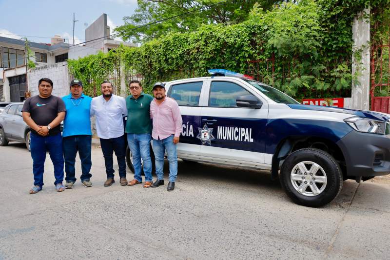 Ejido Zapata recibe patrulla de manos del presidente Miguel Sánchez Altamirano