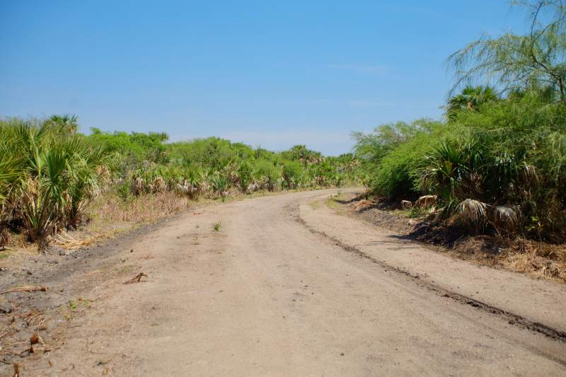 Gestiona Miguel Quetu rehabilitación del camino a «Playa Caracol», para impulsar el desarrollo turístico y social de Ejido Zapata