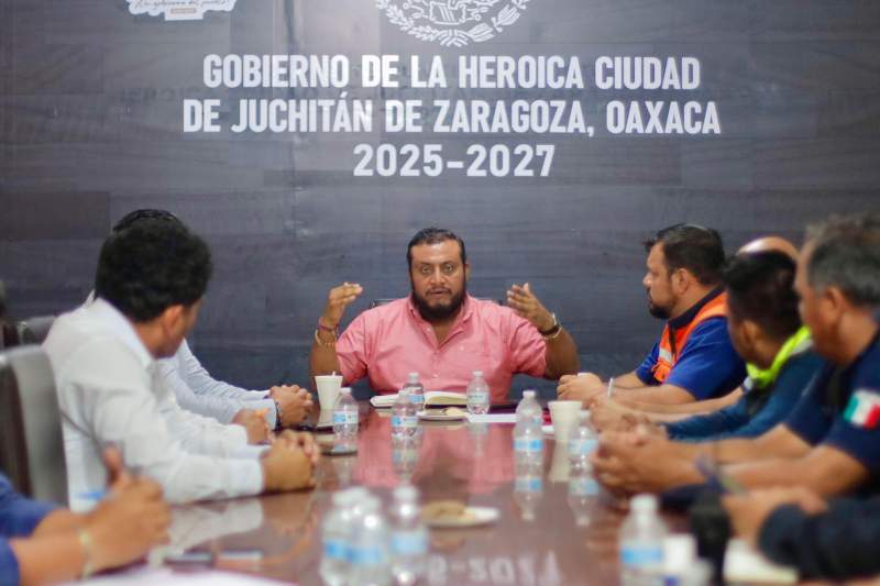 Gobierno juchiteco fortalece coordinación con CFE para atender de manera eficaz las necesidades de la población