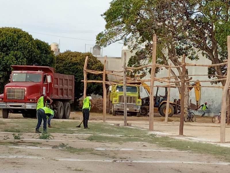 Gobierno juchiteco respalda a sociedades de las velas con limpieza y rehabilitación de espacios