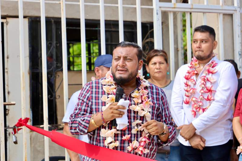 Miguel Quetu entrega pavimentación en la colonia Nemesio Diez