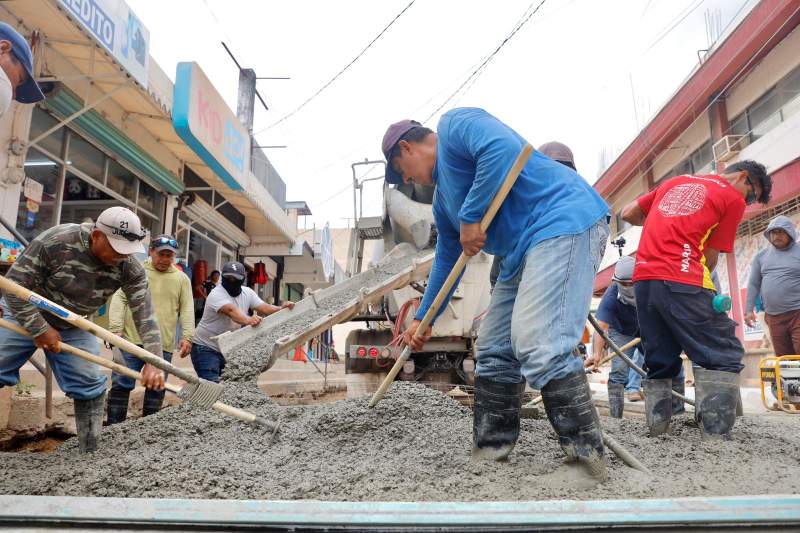 Miguel Sánchez supervisa obra de mejoramiento urbano en el centro de la ciudad