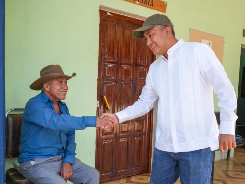 Nino Morales camina de la mano con pueblos de la Sierra Sur