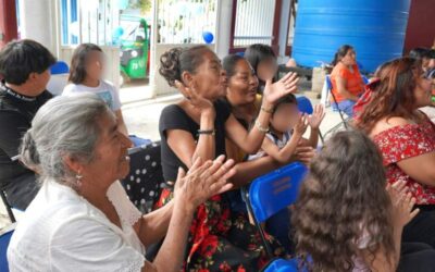Reconoce diputada Tania López López a jefas de familia de Xoxocotlán