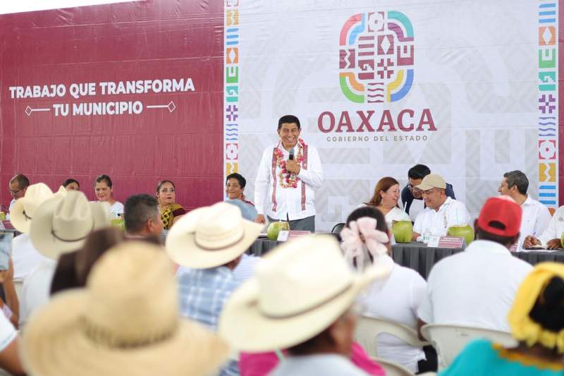 Destina Gobernador de Oaxaca 10 mdp para la pavimentación de Santo Domingo Armenta