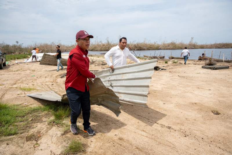 Diputado Benjamín Viveros colabora con instituciones gubernamentales en la limpieza y remoción de escombros en zona afectada por el huracán “Erick” en la Costa