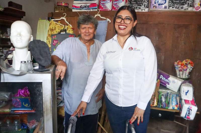 Encabeza Reyna Alonso entrega de aparatos funcionales en Juchitán