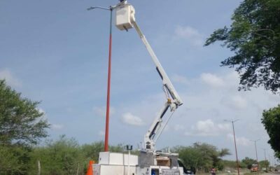 Gobierno de Juchitán mantiene atención permanente al sistema de alumbrado público en el municipio