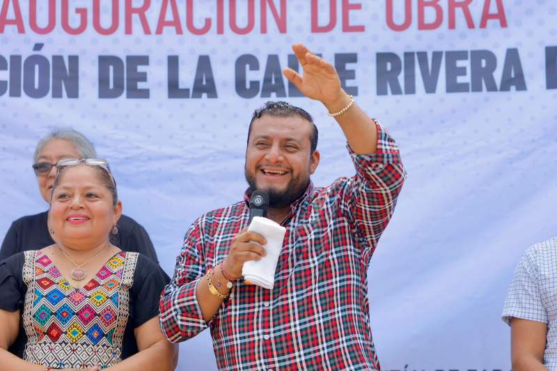 Nueva calle pavimentada mejora la movilidad, agiliza el tránsito y facilita el acceso al crucero de Juchitán