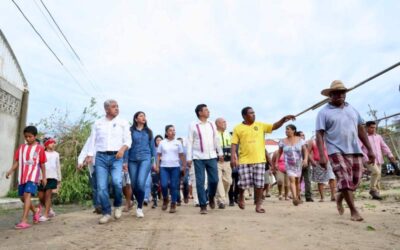 En recorrido por zona afectada al paso de huracán «Erick», Salomón Jara brinda atención directa a comunidades