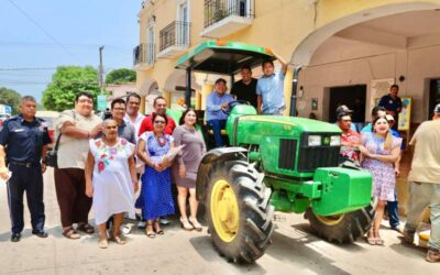 Agradece autoridad de Ingenio a FUCO por maquinaria agrícola.