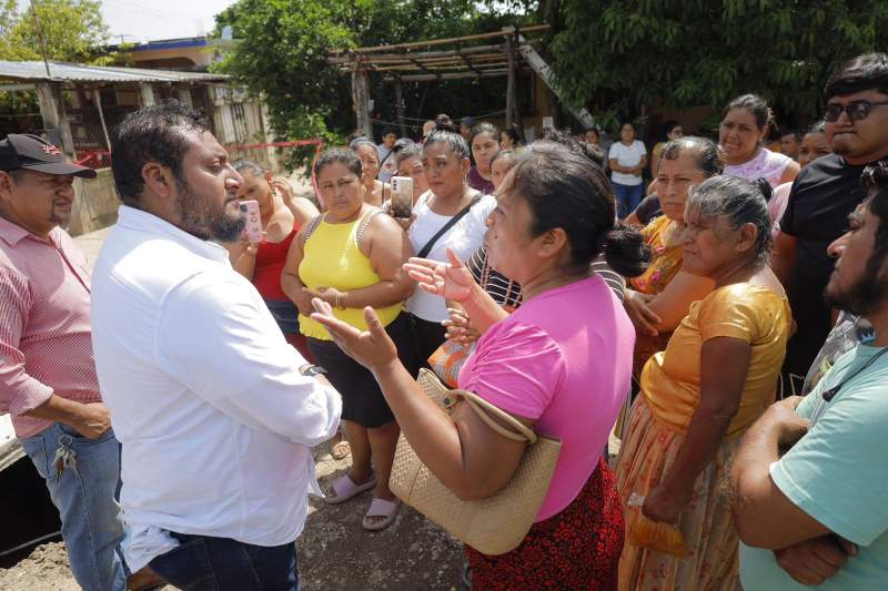 Atiende Miguel Sánchez socavón en colonia Emiliano Zapata por colapso de tuberías