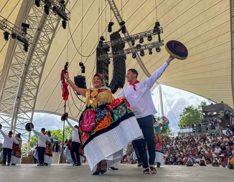 Cautiva San Blas Atempa en la Octava de la Guelaguetza 2025