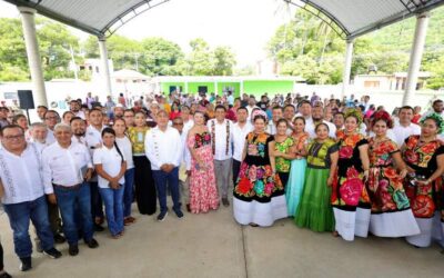 En Magdalena Tlacotepec, Salomón Jara resalta el valor del cuidado al medio ambiente para detonar el desarrollo comunitario.