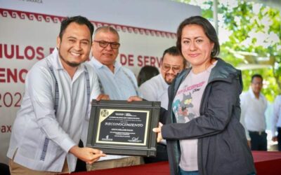 Entrega IEEPO 2 mil 238 reconocimientos por años de servicio a Personal de Apoyo y Asistencia a la Educación
