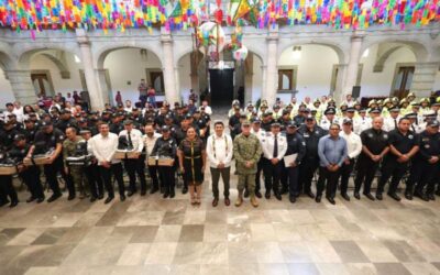 Entrega Salomón Jara más de 6 mil nuevos uniformes a elementos de seguridad pública.