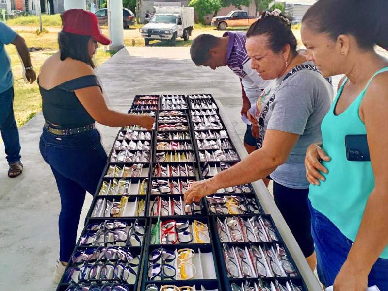 fundacion-nino-realiza-examenes-de-la-vista-en-colonias-de-salina-cruz