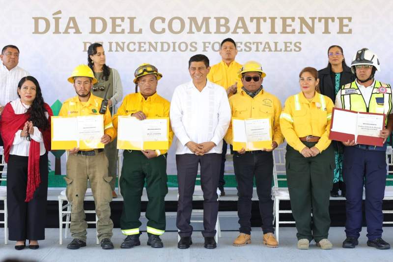 Reconoce Gobernador de Oaxaca valentía y servicio de combatientes forestales