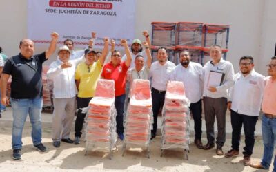 Reconoce Miguel Quetu gestión de Salomón Jara y la sección 22 ante el gobierno federal, para entrega de mobiliario a escuelas de Juchitan.