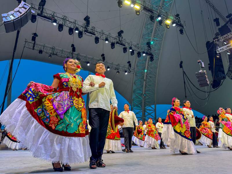 Vibra el auditorio Guelaguetza con la presentación espectacular de Juchitán