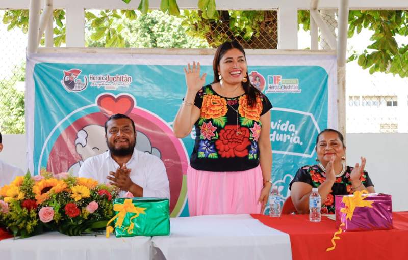 DIF Juchitán Celebra a las abuelas y abuelos de Chicapa de Castro y reafirma compromiso con su bienestar