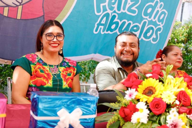 DIF Juchitan honra a las y los abuelos en su día con emotiva festividad.
