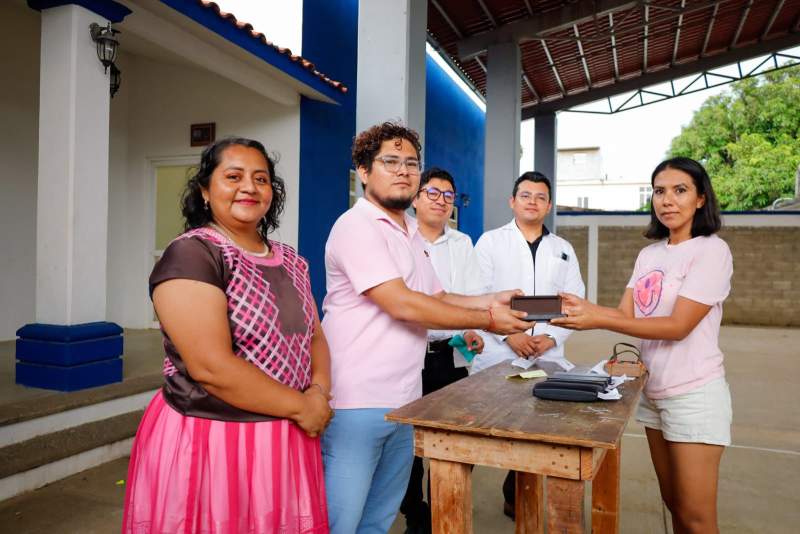 Dif municipal de juchitan concluye entrega de lentes a beneficiarios de la brigada de salud visual “Viendo por ti”..