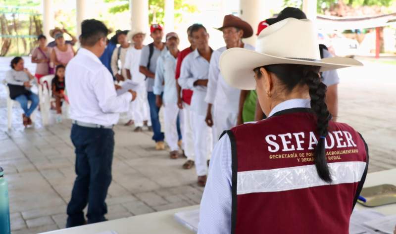 Entrega Gobierno de Oaxaca insumos agrícolas a damnificados de la Costa por huracán Erick