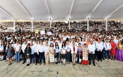 Entrega Salomón Jara equipo de cómputo a 302 planteles de educación media superior de Oaxaca