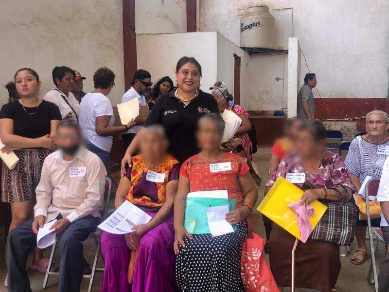 Gestión del DIF Juchitán permite entrega de auxiliares auditivos a personas con discapacidad auditiva